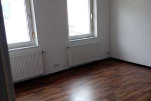 Geräumige 4-Zimmer-Wohnung mit 2 Tageslichtbädern, Großer Wohn-Ess-Bereich in Bretten – Die vollständige Adresse der Immobilie erhältst du vom Anbieter., 75015 Bretten – Vorschaubild 3