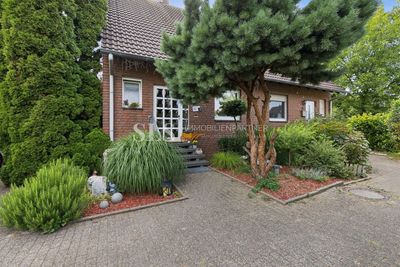 Doppelhaushälfte mit Garage, sonnigem Garten und Ausbaureserve im Dachgeschoss