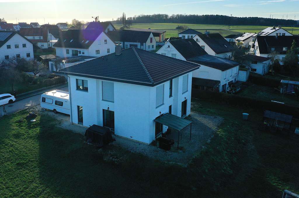 Immobilie in Dischingen - Dunstelkingen- Willkommen in Ihrem neuen, exklusiven Traumhaus mit Stil und Komfort - Bild 3