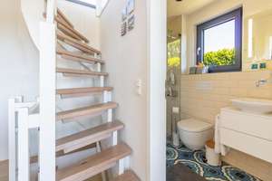 Design-Ferienhaus mit Sauna, Kamin & Wasserblick – Die vollständige Adresse der Immobilie erhältst du vom Anbieter., 23570 Travemünde, Lübeck – Vorschaubild 7