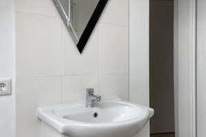 *** Frisch renovierte 2-Zimmer-Dachgeschosswohnung mit einer EBK - günstig & zentral *** – Sattlerstr 4, 42105 Elberfeld, Wuppertal – Vorschaubild 8