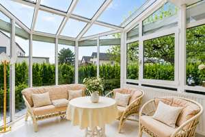 Großzügiger Bungalow mit ca. 242 m² Gesamtfläche – davon ca. 160 m² Wohnfläche und ca. 82 m² zusätzl – Die vollständige Adresse der Immobilie erhältst du vom Anbieter., 86169 Hammerschmiede, Augsburg – Vorschaubild 2