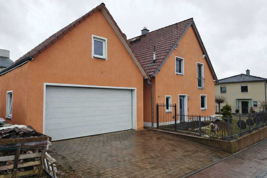 Immobilie in Sengenthal - Schönes Einfamilienhaus mit Garten in Sengenthal - Bild 2