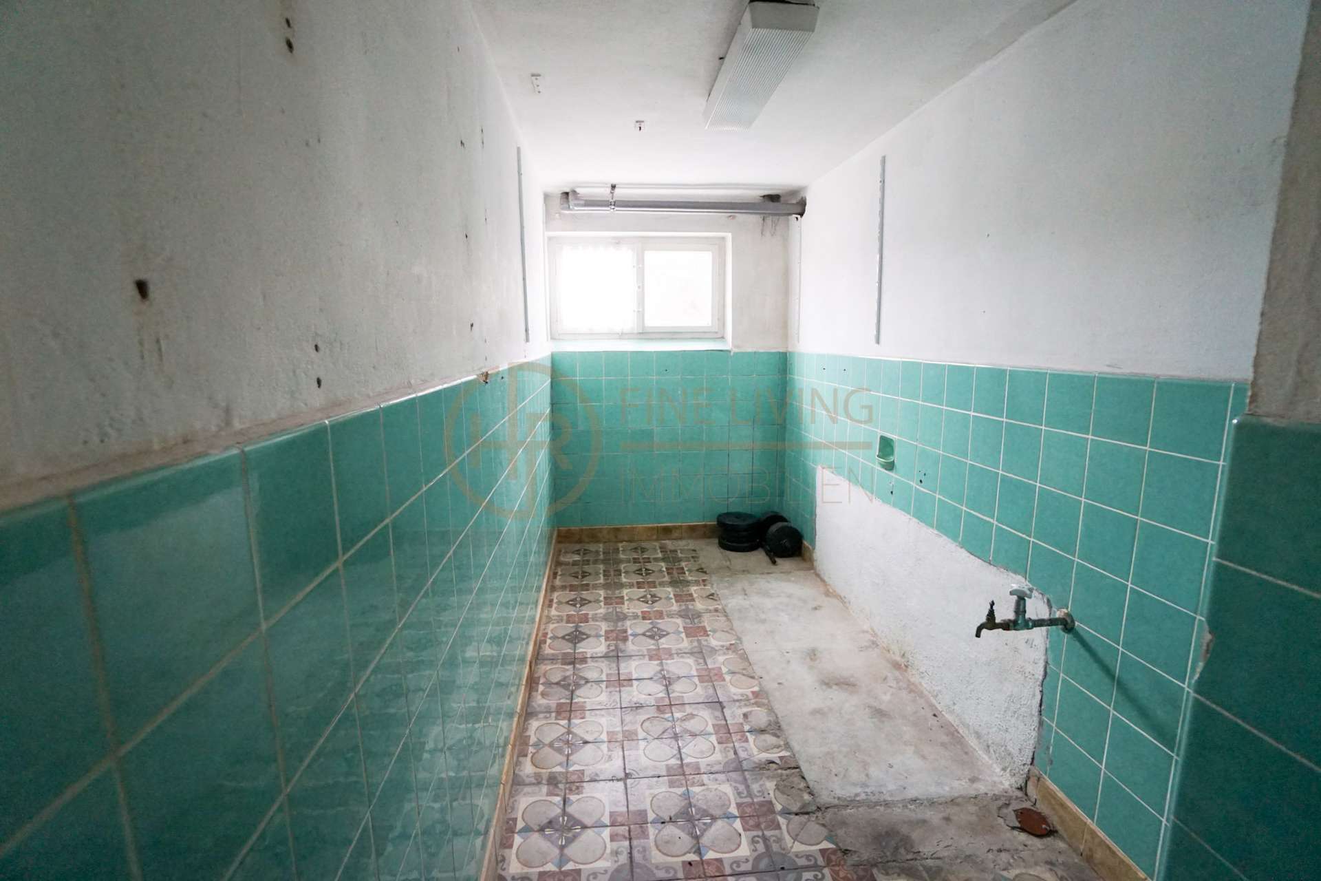 Immobilie in Rechberghausen - Charmantes Zweifamilienhaus mit Garten, Dachterrasse & 3 Garagen – viel Potenzial in Rechberghausen - Bild 11