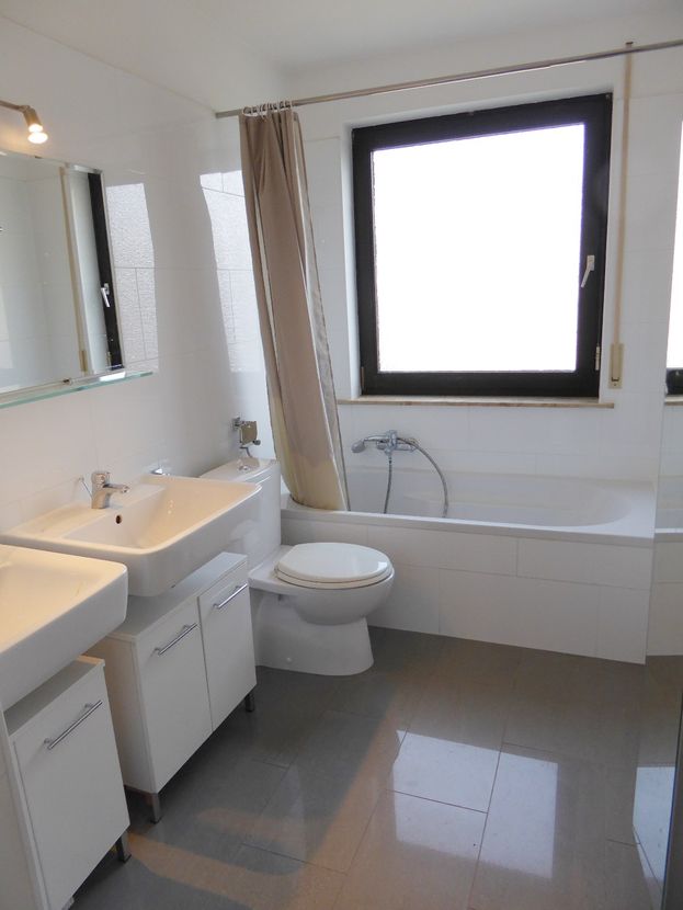 4-Zimmer Maisonette... V-E-R-M-I-E-T-E-T.. image