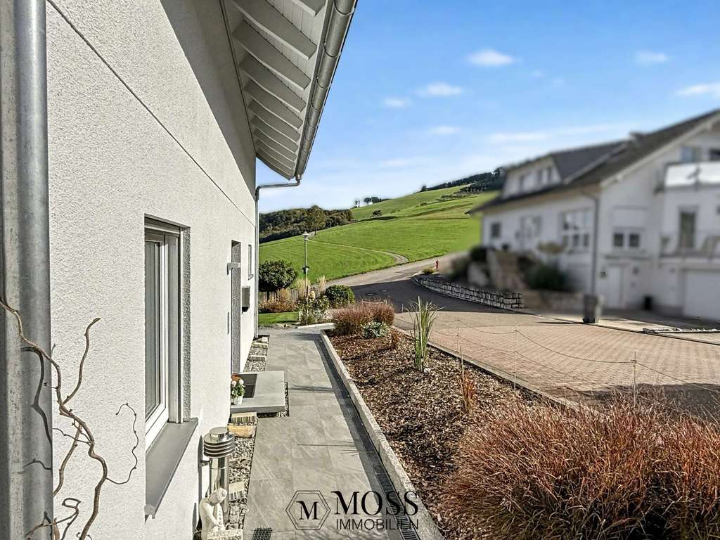 Immobilie in Oberharmersbach - Schwarzwaldidylle mit Panorama - Wohnen auf höchstem Niveau in Oberharmersbach - Bild 1