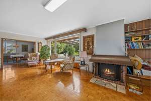 Sommer am Pool, Winter am Kamin und ein Gartenparadies für die ganze Familie. – Die vollständige Adresse der Immobilie erhältst du vom Anbieter., 89331 Burgau – Vorschaubild 8