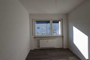 Helle 4-Zimmer-Wohnung in zentraler Lage mit 2 Balkonen – Pforzheim – Vorschaubild 4