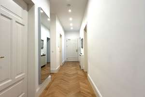Möblierte Altbauwohnung mit Balkon im Glockenbachviertel – Hans-Sachs-Str. 1, 80469 Glockenbach, München – Vorschaubild 6