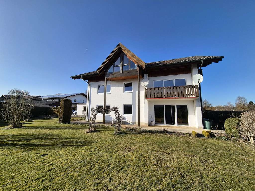 Immobilie in Obing - Ein Haus, drei Wohnungen, viele Ideen - MFH mit großem Grundstück, Obing - Bild 1