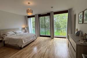 Sonnige Eckwohnung in Düsseltal – 4 Zi., 3 Balkone, bodentiefe Fenster, Stellplatz