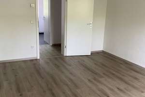 Sehr schöne 3 Zimmer Wohnung mit Balkon in Gelsenkirchen zu vermieten – Grimmstraße 26, 45883 Heßler, Gelsenkirchen – Vorschaubild 2