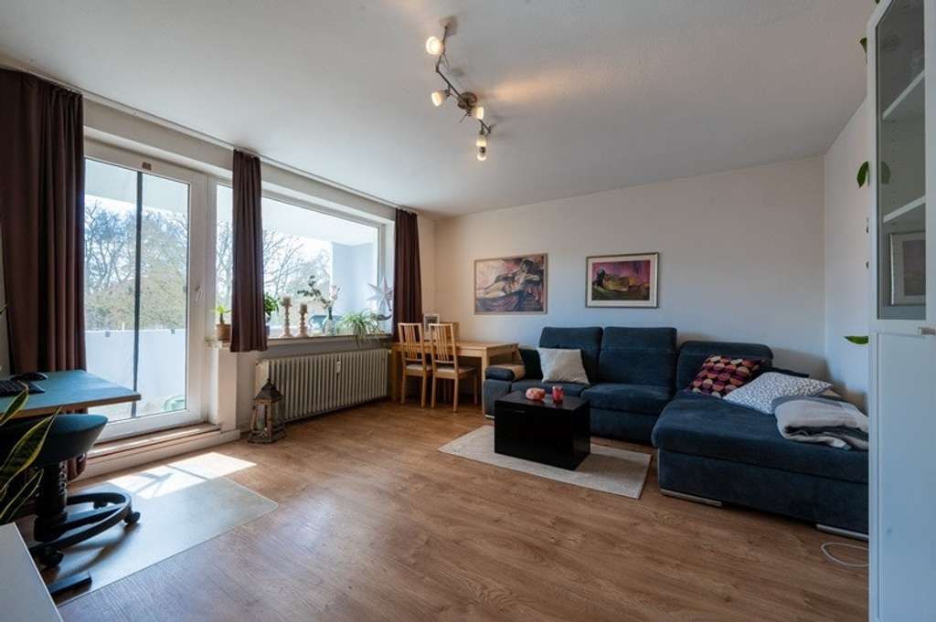 Immobilie in Leer - Bezugsfreie, sanierte 2-Zimmer-Wohnung mit Balkon  - zentrale Lage - Bild 1