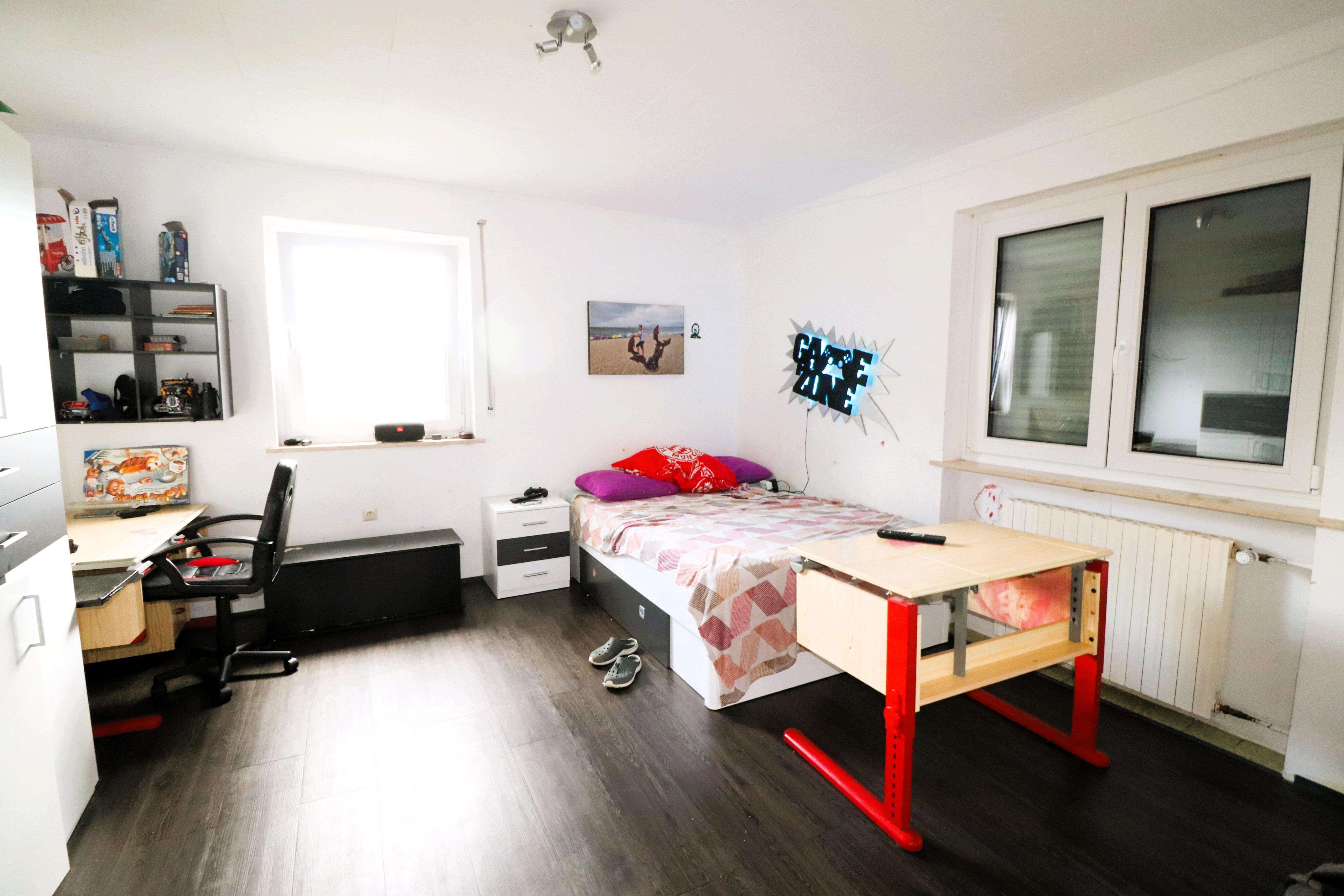 Geräumiges Anwesen mit Umbaupotential, ländlich, Hof Kreis – Bild 4