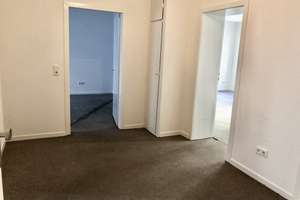 Helle und zentralgelegene 3 Zimmer Wohnung mit Balkon