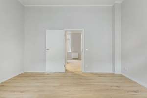 ERSTBEZUG: Kernsanierte Wohnung mit Einbauküche! – Prinz-Ferdinand-Straße 100, 47798 Stadtmitte, Krefeld – Vorschaubild 2