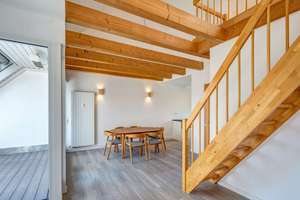 Über den Dächern wohnen – stilvolle Maisonette mit Galerie, Loggia und besonderem Raumgefühl – Die vollständige Adresse der Immobilie erhältst du vom Anbieter., 81377 Am Waldfriedhof, München – Vorschaubild 2
