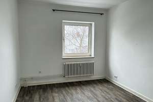 Praktische 2,5 Zimmerwohnung mit Balkon ab sofort verfügbar – Woermannstraße 8, 24149 Neumühlen-Dietrichsdorf, Kiel – Vorschaubild 3