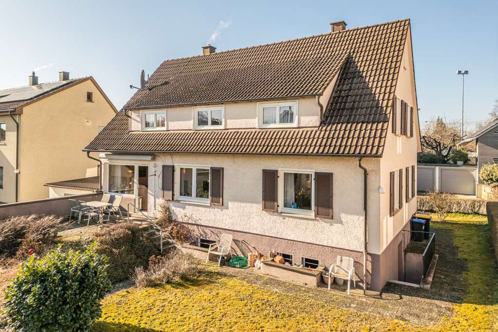 Immobilie in Wolfschlugen - RUHIGE, NATURNAHE LAGE! Gepflegtes Zweifamilienhaus mit großem Garten und Garage - Bild 3