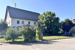 Großzügiges Eigenheim im Landhausstil  – Die vollständige Adresse der Immobilie erhältst du vom Anbieter., 86637 Villenbach – Vorschaubild 1