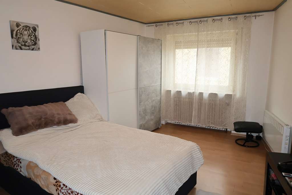 Immobilie in Bockenheim an der Weinstraße - EFH mit Nebengebäude und Garten - Bild 3