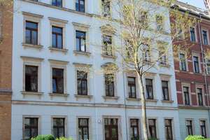 Wohnung mit Parkett und Südbalkon zum grünen Innenhof