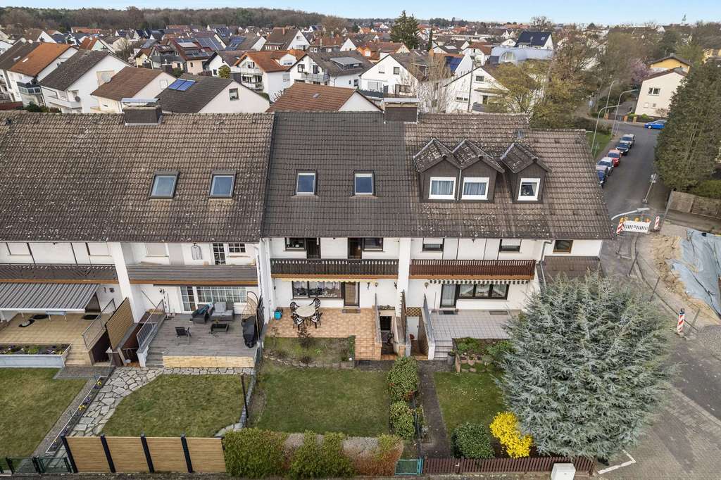 Immobilie in Obertshausen - Leerstehendes Reihenhaus in Obertshausen mit Garten, Keller und Garage - Bild 2