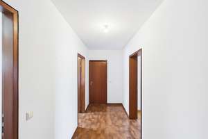 Kapitalanlage mit Lagebonus. 3FH mit Einliegerwohnung, Garage, 2 SP, Garten, Keller – Die vollständige Adresse der Immobilie erhältst du vom Anbieter., 70619 Riedenberg, Stuttgart – Vorschaubild 9