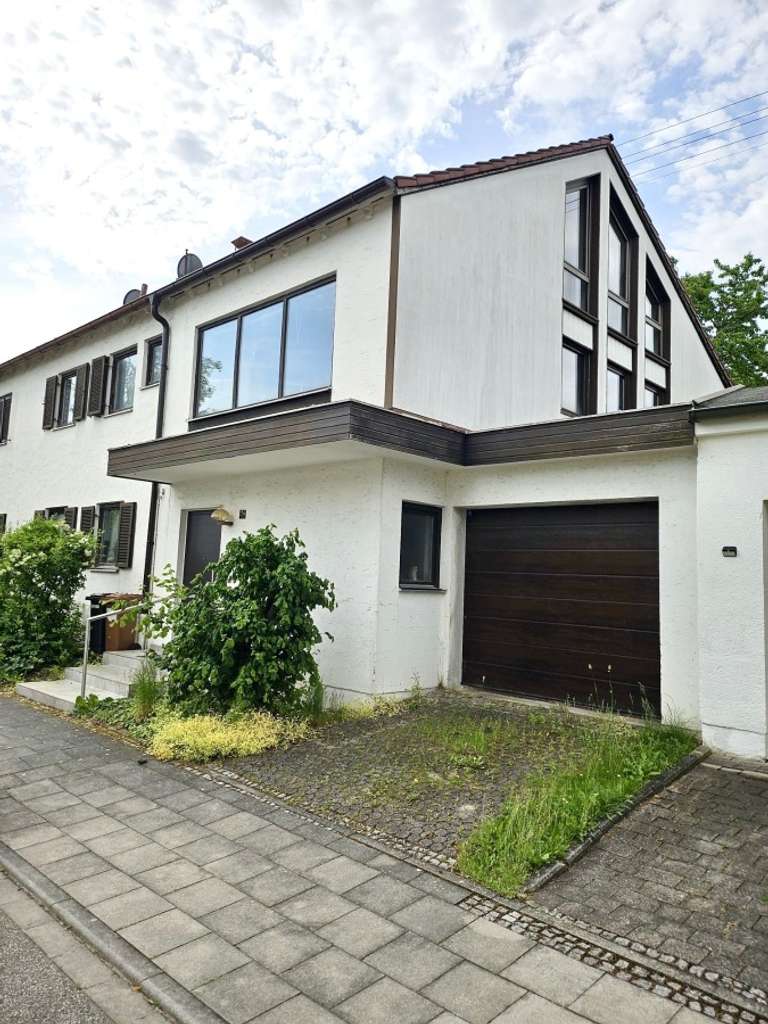 Immobilie in Haar - Charmante DHH mit Garten und Gestaltungspotenzial - Bild 0