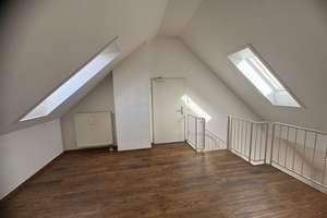 Lichtdurchflutete 3,5-Zimmer-Maisonette mit zwei Zugängen | 2 Balkone | Aufzug | TG-Stellplatz – Kaeppelstraße 15, 90491 St. Jobst, Nürnberg – Vorschaubild 7