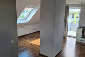 Helle 2-Zimmer Dachgeschosswohnung in Augsburg/Pfersee – Die vollständige Adresse der Immobilie erhältst du vom Anbieter., 86157 Pfersee-Süd, Augsburg – Vorschaubild 4