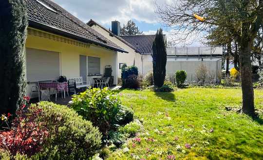In ruhiger und zentraler Lage  Einfamilienhaus mit 7 Zimmern in Kandel