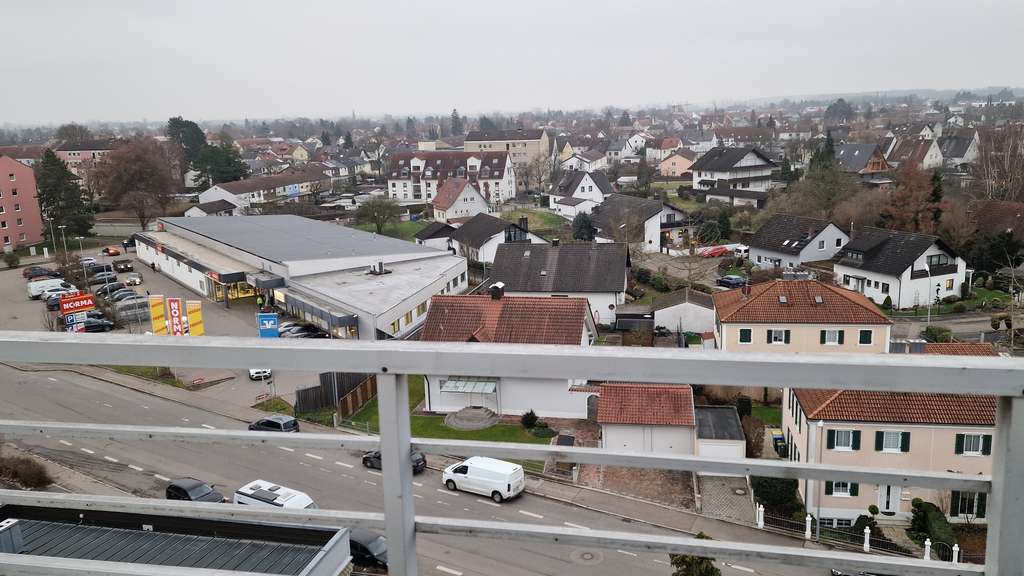 Immobilie in Neuburg an der Donau - 2 Zimmer Wohnung im 8. OG bietet tollen Ausblick über Neuburg! - Bild 2
