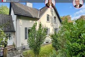 Historische Doppelhaushälfte in Essen-Kray: Ihr neues Zuhause mit Altbau-Charme und Garten.