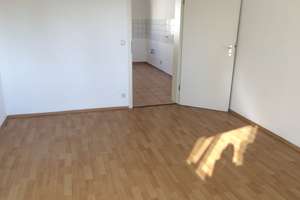 2-Raum-DG-Wohnung mit Wohnküche zum Wohlfühlen zu vermieten! – Seestraße 12, 45359 Frintrop, Essen – Vorschaubild 2