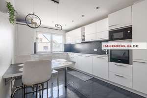 IMMOBERLIN.DE - Exzellente modernisierte Wohnung mit großer Südwestterrasse in Top-Familienwohnlage – Die vollständige Adresse der Immobilie erhältst du vom Anbieter., 13439 Märkisches Viertel, Berlin – Vorschaubild 1