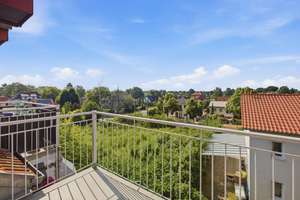Kaulsdorf mit Weitblick: Ruhige Dachgeschosswohnung mit Potenzial für Wohnen & Investment – Die vollständige Adresse der Immobilie erhältst du vom Anbieter., 12621 Kaulsdorf, Berlin – Vorschaubild 4