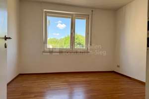 4-Zimmerwohnung mit ca. 620 qm eigenem Gartenparadies und Garage in Köln-Holweide! – Die vollständige Adresse der Immobilie erhältst du vom Anbieter., 51067 Holweide, Köln – Vorschaubild 14
