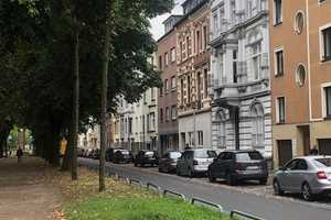 3-Zimmer-Altbauwohnung mit Einbauküche und alleiniger Gartennutzung – Brucknerallee 00, 41236 Mönchengladbach – Vorschaubild 1