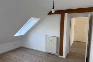 Helle 3-Zi.-DG-Wohnung mit Wohnküche und Südbalkon in Bramfeld – Wiedehopfstieg 33a, 22179 Bramfeld, Hamburg – Vorschaubild 8