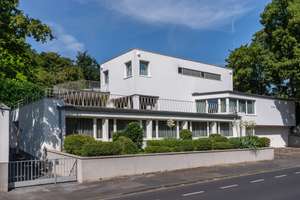 Ikonische Mid-Century-Architektenvilla mit Smart Home Komfort und separater Büroetage