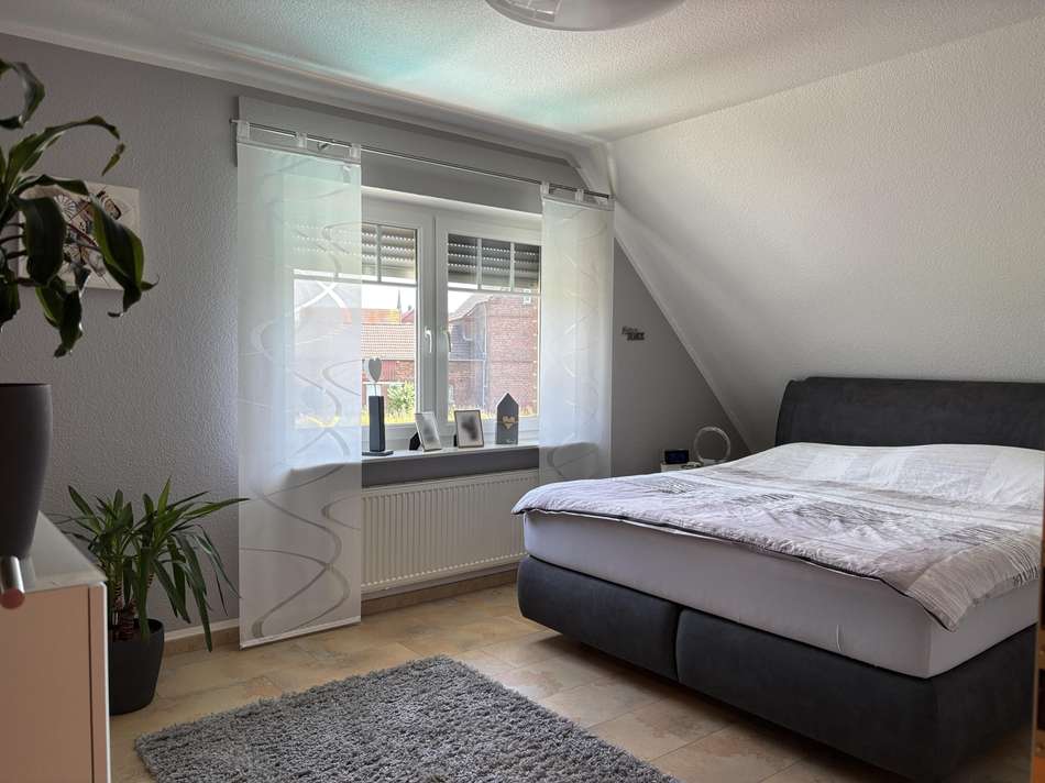 Schlafzimmer 1