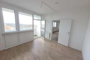 Ruhige Lage, kurze mit Platz für 2 Zahnbürsten im Bad - 2 Zimmer, Balkon & EBK – Wittenberger Straße 1A, 6123 Silberhöhe, Halle (Saale) – Vorschaubild 5