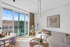 Design trifft Hafenflair: Exklusives, vollmöbliertes Apartment mit Sonnenbalkon und Hafenblick – Die vollständige Adresse der Immobilie erhältst du vom Anbieter., 20457 HafenCity, Hamburg – Vorschaubild 3