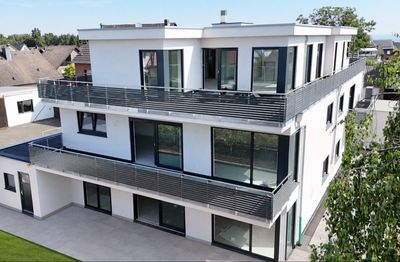 Exklusive, lichtdurchflutete 4-Zimmer-Neubauwohnung mit großem Sonnenbalkon in Bornheim-Hemmerich