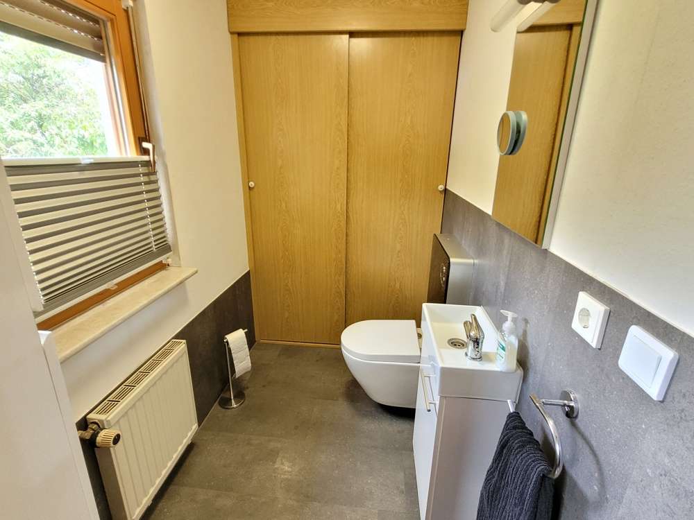 Immobilie in Netphen - Platz für die ganze Familie mit 2 Wohneinheiten auf über 200qm Wohnfläche  in Netphen! - Bild 12