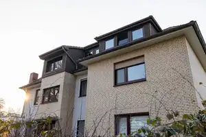 *** 3 PARTEIEN im MFH in BELIEBTER LAGE mit viel WOHNFLÄCHE *** – Delmenhorst – Vorschaubild 2