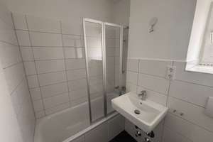 Willkommen in Moosach! Frisch renovierte 3-Zimmer-Wohnung mit Einbauküche und Balkon – Alzeyer Str. 16, 80993 Alt-Moosach, München – Vorschaubild 2