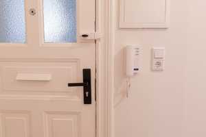 Erstbezug und mit Garage! Hochwertig sanierte, zentrale 3 Zimmer Wohnung – Kiel – Vorschaubild 2