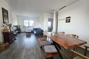 Haus-im-Haus-Feeling. Großzügige Maisonettewohnung im 2-Familienhaus mit Balkon und Dachloggia – Die vollständige Adresse der Immobilie erhältst du vom Anbieter., 42655 Solingen-Mitte, Solingen – Vorschaubild 3